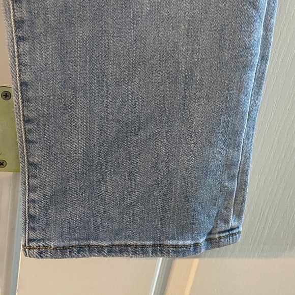 Universal Thread Light Blue Jeans - Picture 5 of 7